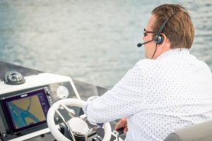 yacht-motorboat-axiwi-wireless-communication-system-boat-captain-communication-headset